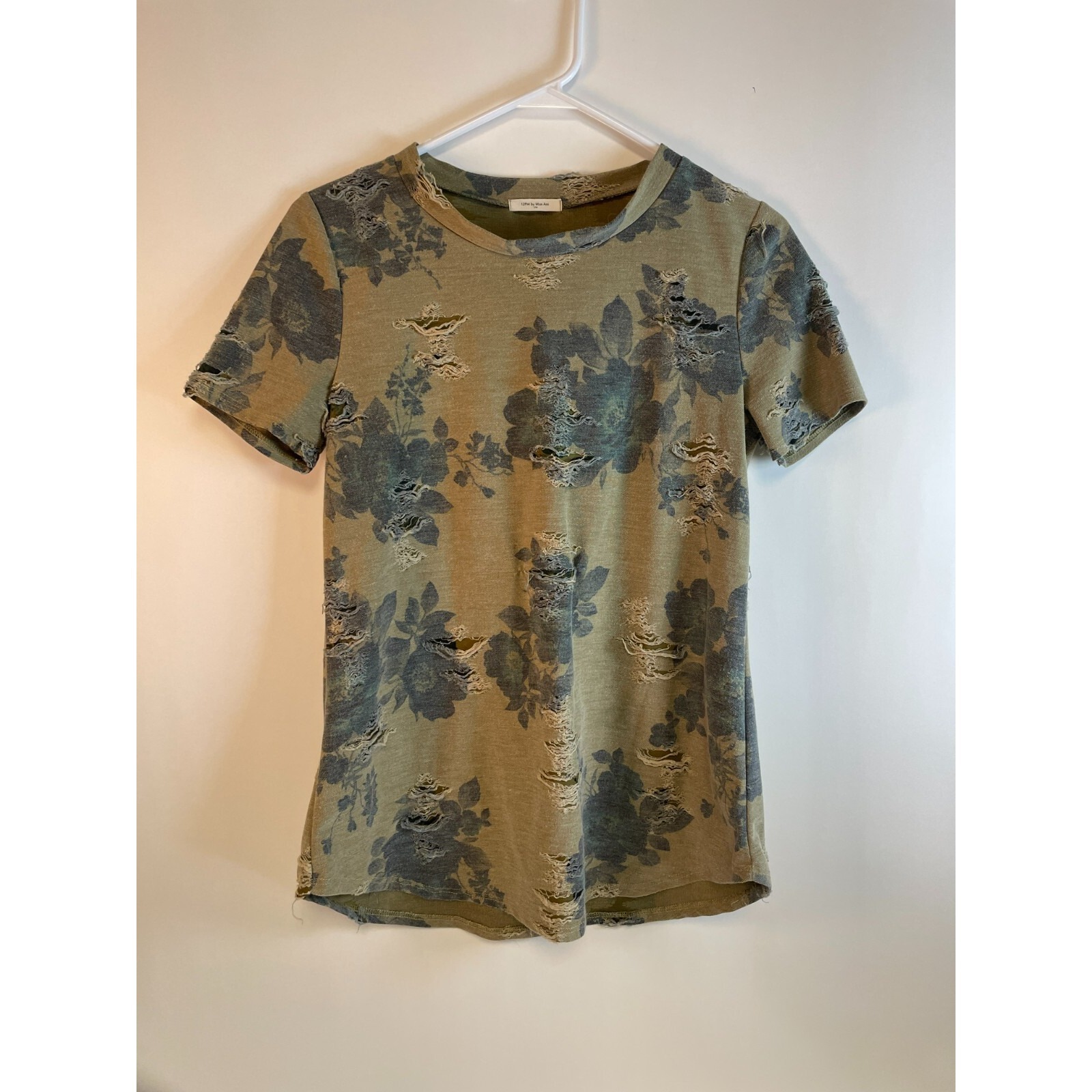 12pm By Mon Ami T-Shirt Women's Size Small Green Flora Distressed Crew-Neck